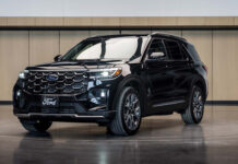 Ford entrega Explorer Platinum híbrido personalizado ao Papa Leão XIV