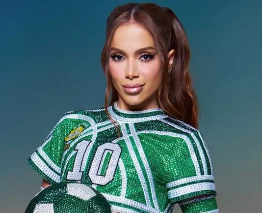 Anitta lança “Goals” para Copa e vira aliada para aprender inglês
