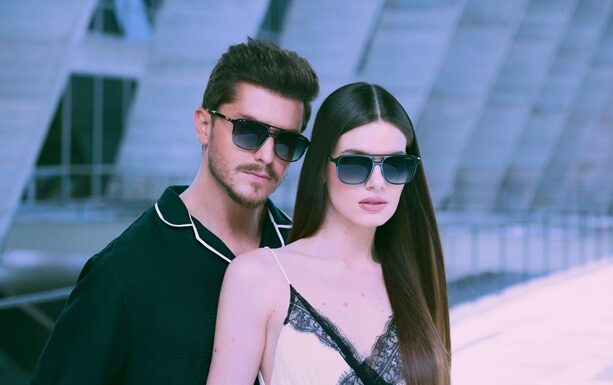 Camila Queiroz e Klebber Toledo estrelam nova campanha da Colcci Eyewear