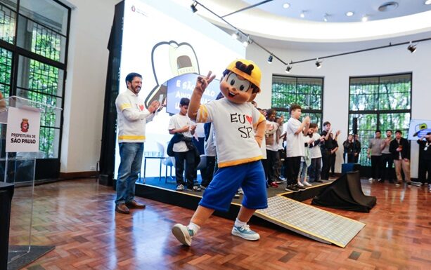 Paulistinha – São Paulo (SP) – 12.06.2026 – O prefeito Ricardo Nunes e o secretário de Cultura Totó Parente anunciam a programação em homenagem aos 90 anos de Mauricio de Sousa. No evento, o lançamento de “Paulistinha”, mascote criado por Mauricio de Sousa como forma de reconhecimento à cidade de São Paulo. Local: Biblioteca Mario de Andrade. Foto: Jose Cordeiro/SPTuris