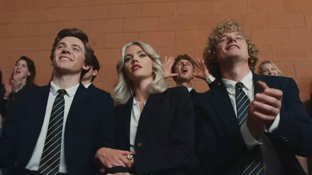 estilhacos-nova-serie-de-ryan-murphy-ganha-trailer-e-data-de-estreia-no-disney