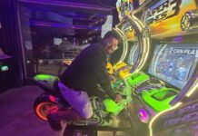 Bario Bar Pinheiros aposta em nostalgia, games e cultura pop e nos divertimos muito. Assista!