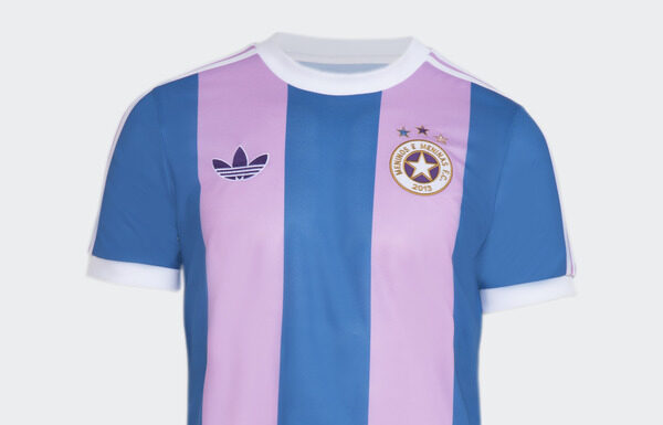 Jão e adidas Originals trazem de volta camisa Meninos e Meninas F.C.