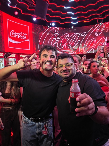 Lucas Guedes e Rick Nóbrega gravam conteúdo juntos. Créditos: Kauê Naccarato - DeuClick Comunicação, usando o S26 Ultra ou Z Fold 8 da Samsung.