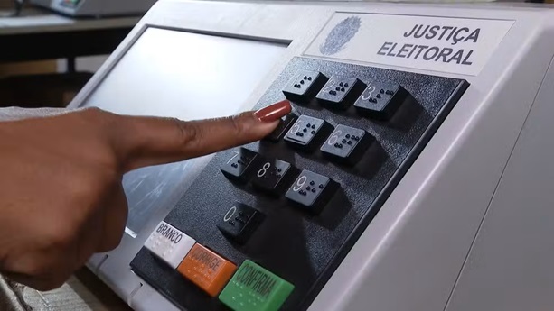 0-20-0109mg02-av-assedio-voto