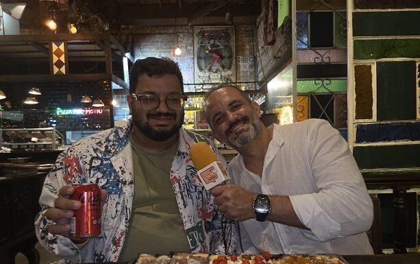 Bendita Maria: pizzaria da Mooca aposta em pizzas por metro e decoração retrô. Assista!